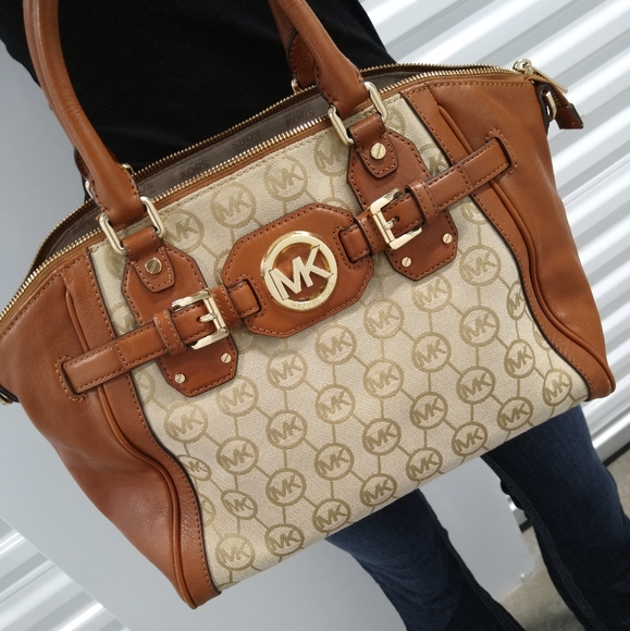 Michael Kors Handbags - Michael Kors Hudson Satchel